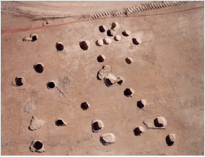 

Silos
localizados en el yacimiento de Ladera de los Prados (Vigil-Escalera
y STRATO, 2013)